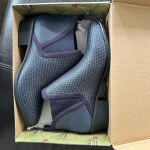 Betabrand Tennis/Western Boot